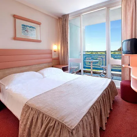 Materada Plava Laguna ホテル 3*