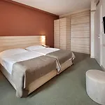 Materada Plava Laguna Hotell 3*
